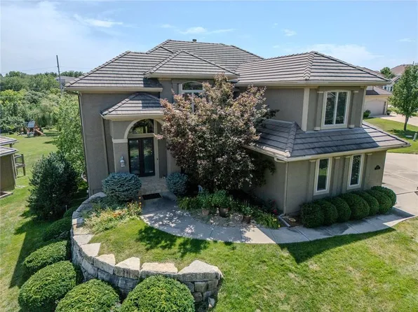 9014 Martindale St, Lenexa, KS 66220