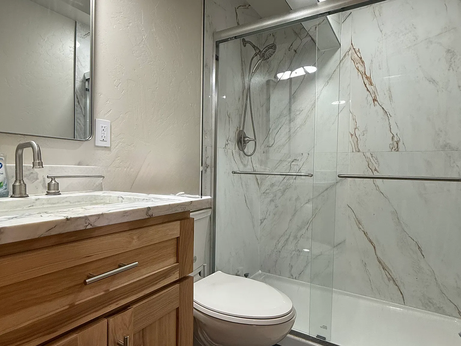 2 bed, 950 sqft, $1,800 — Photo 3
