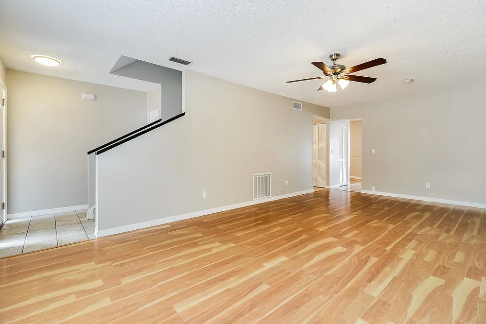3 bed, 2.0 bath, 1407 sqft, $2,370 — Photo 4