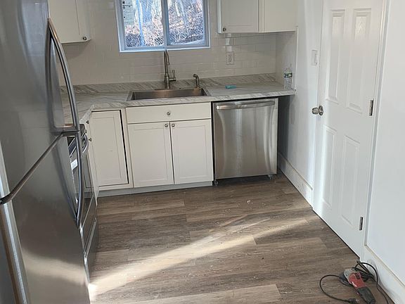 3rd image of 32 Fisher Ln