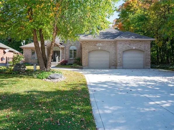 12 Welwood Ave, Wellesley, ON N0B 2T0