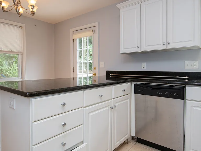 724 Pembroke Ave — Photo 7