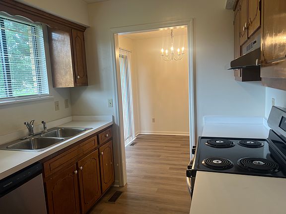 3rd image of 120 Reep Rd #A