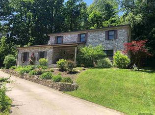 29 McDonald Ln E, Rensselaer, NY 12144