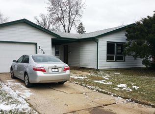 288 Tomahawk Ct, Carol Stream, IL 60188