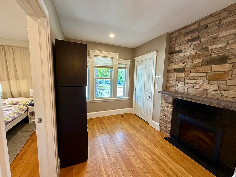 201 College Ave #1 — Photo 8
