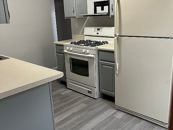 3rd image of 93 Meadowbrook Ave
