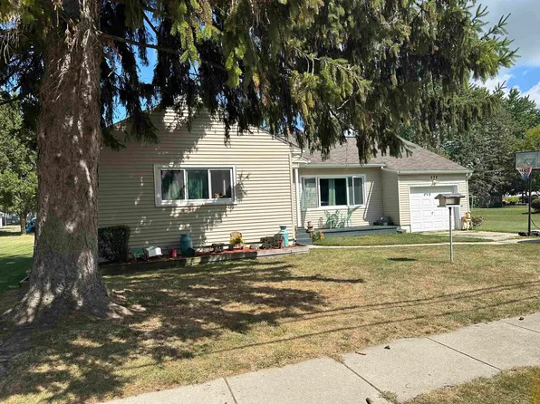 372 E Alice St, Merrill, MI 48637