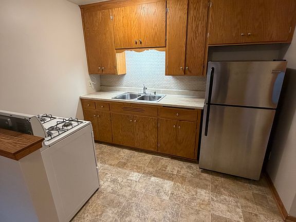 3rd image of 3016 W 44th St APT 1