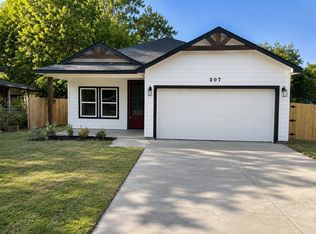 207 Cotton St, Alvarado, TX 76009