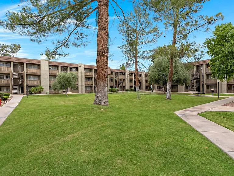 Verde Apartments — Photo 25
