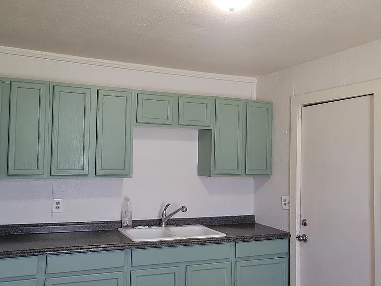 1138 Covington St — Photo 5
