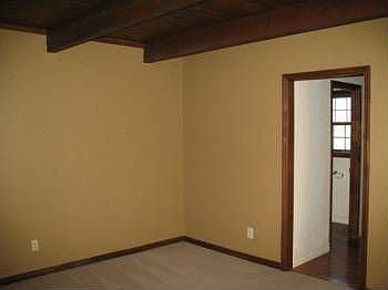 4th image of 15720 Pioneer Dr