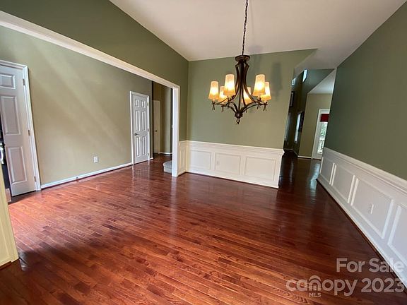 5th image of 2807 Glen Summit Dr