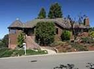3201 Cobblestone Dr, Santa Rosa, CA 95404