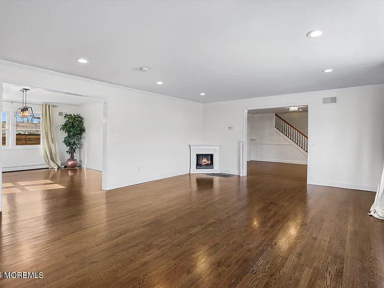 247 Sprucewood Dr — Photo 6