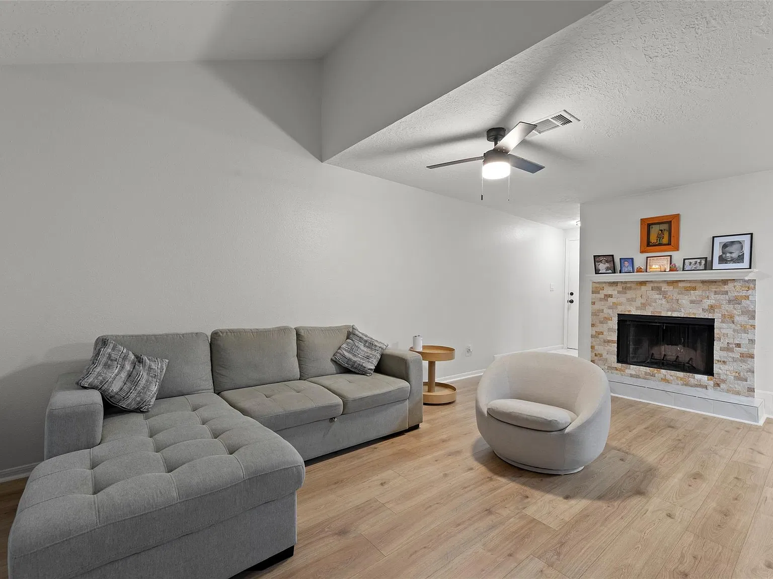 2 bed, 2.5 bath, 1282 sqft, $1,750 — Photo 3