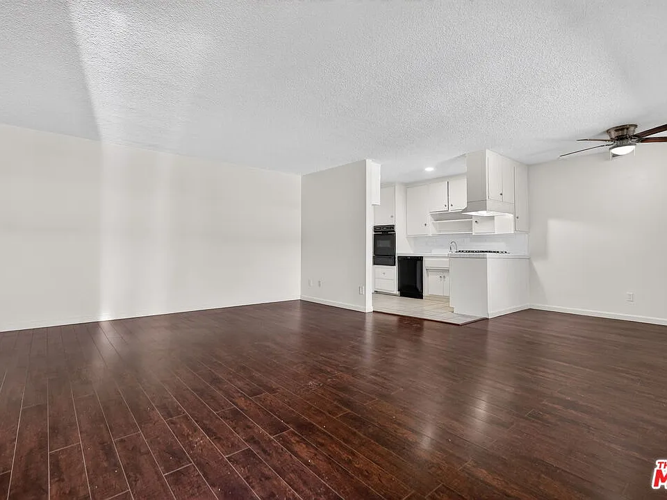 15540 Moorpark St #7