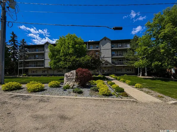 UNIT 202-1901 1 1/2 AVENUE W, Prince Albert, SK S6V 5A8