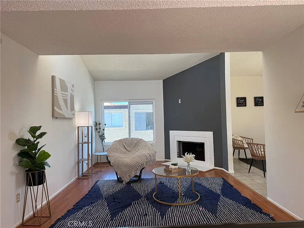 2 bed, 1005 sqft, $2,800 — Photo 4