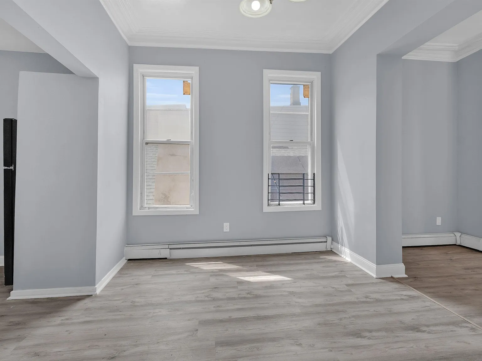 3 bed, 1.0 bath, 1074 sqft, $2,795 — Photo 4