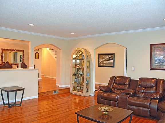 3rd image of 129 Saint Andrews Dr