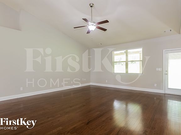 2nd image of 1022 Yorkshire Dr