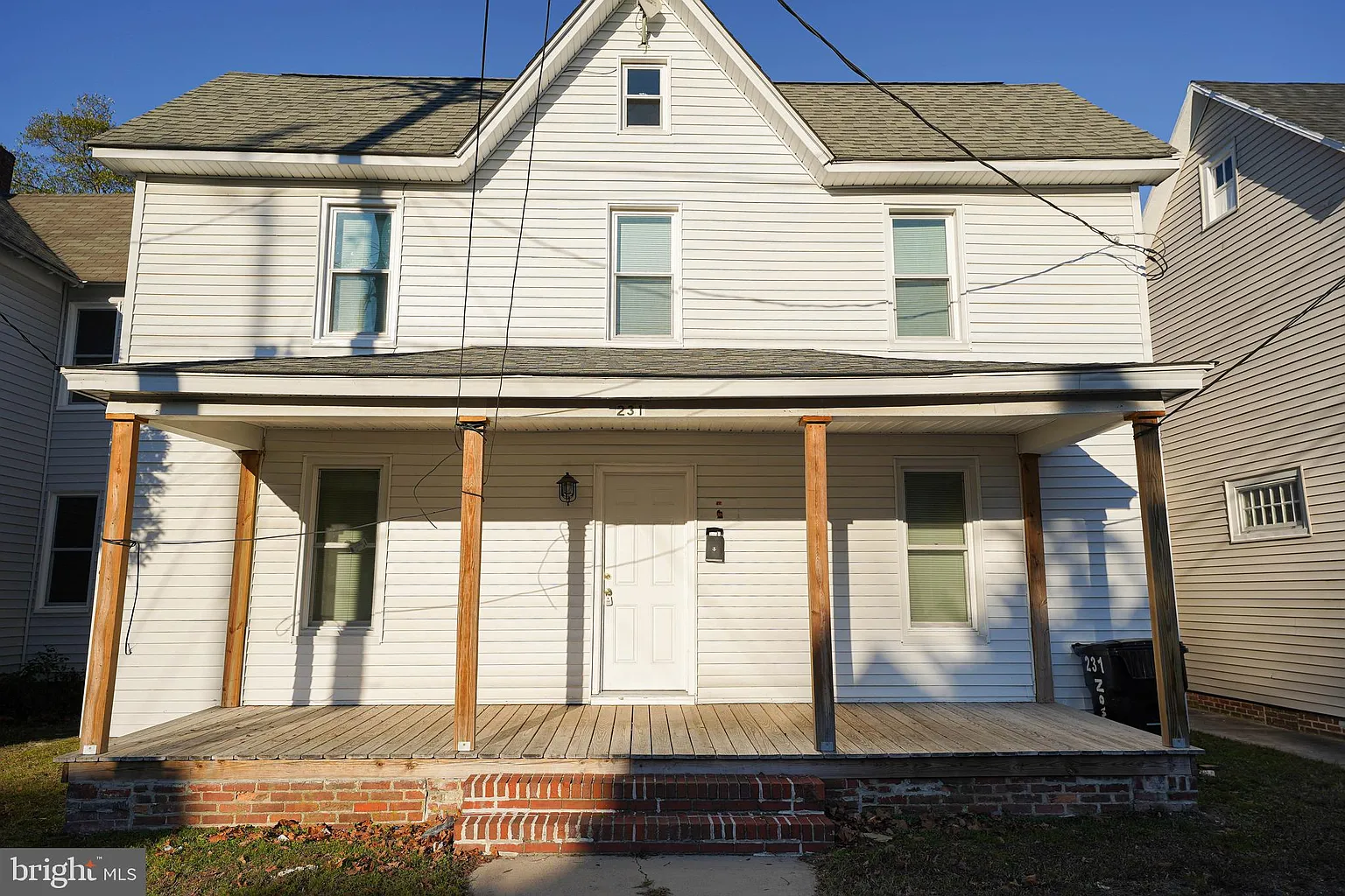 231 Newton St photo 1
