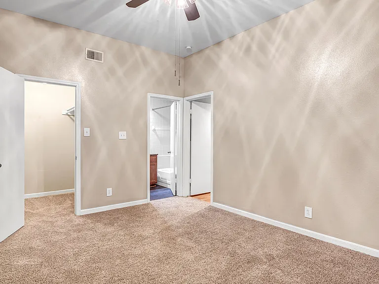 The Tuscany Apartments — Photo 37