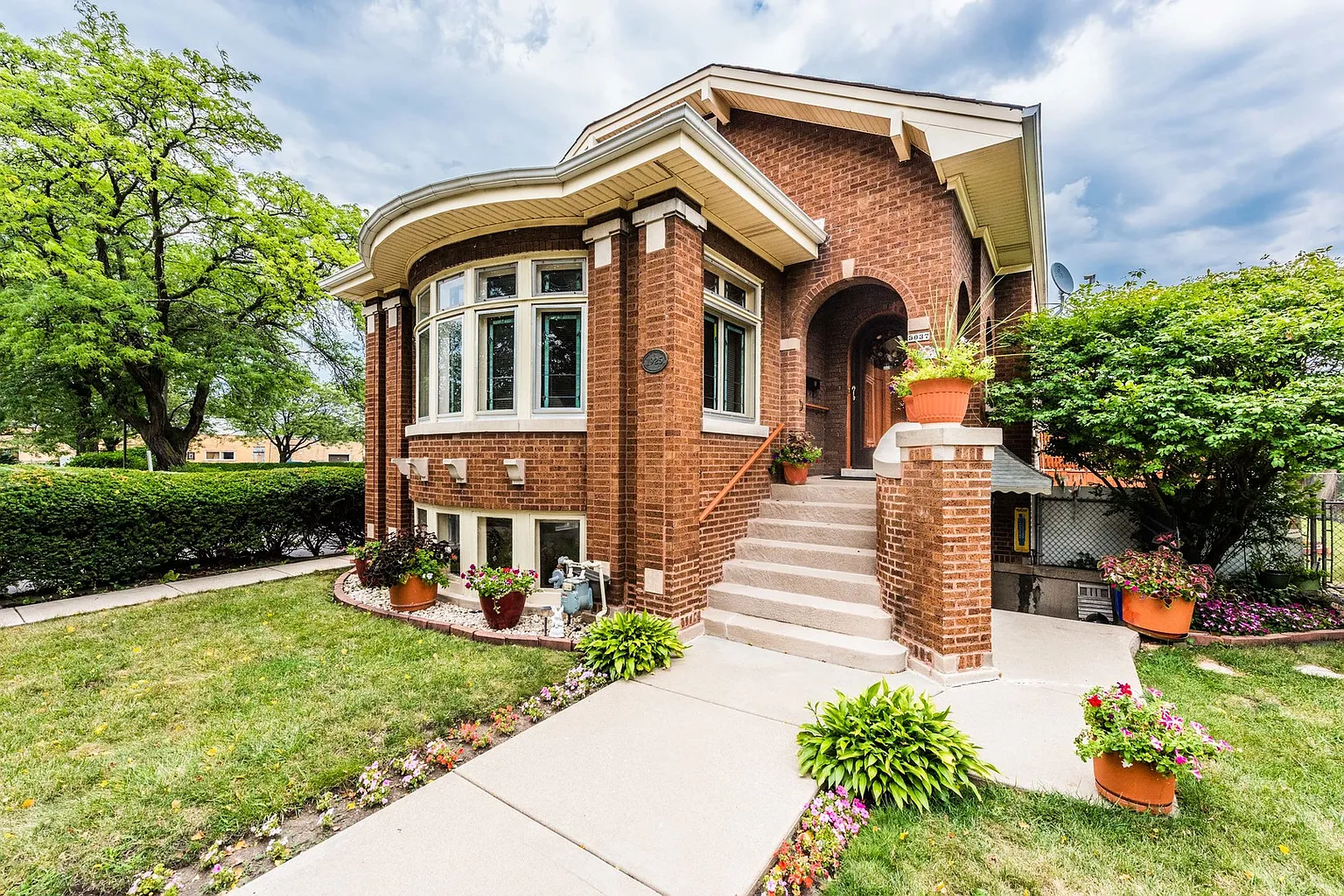 3037 Gustav St photo 1