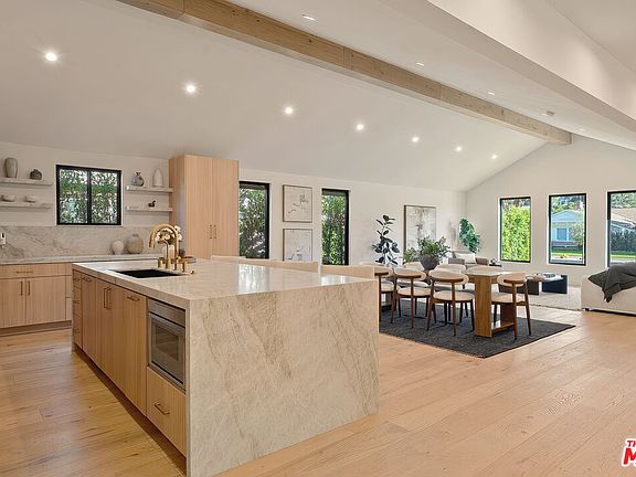 3rd image of 13949 Cumpston St