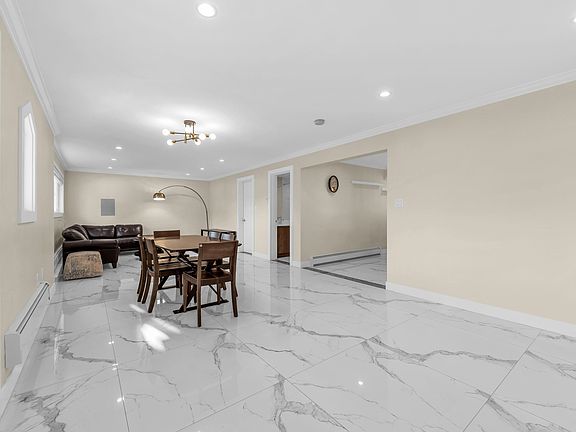 4th image of 10771 Roselea Cres