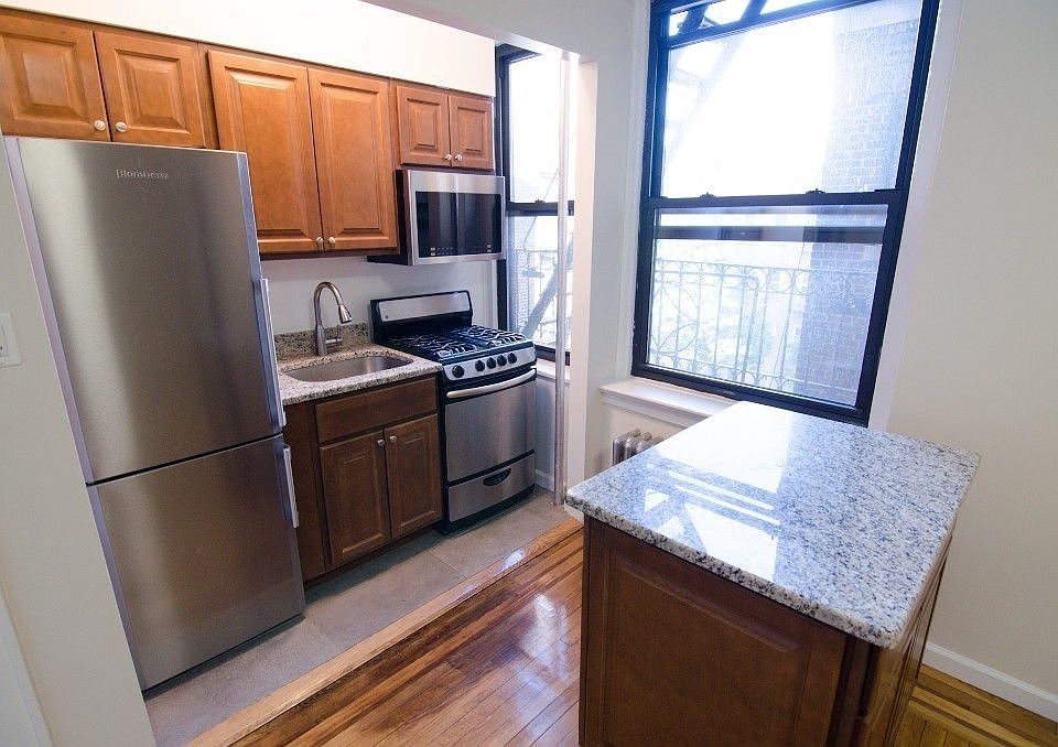 2nd image of 3516 34th St APT 4a