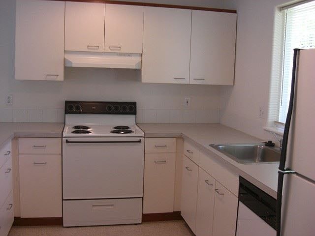 2nd image of 17 Lawrence St APT 3