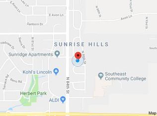 8520 Sunbeam Ln, Lincoln, NE 68505