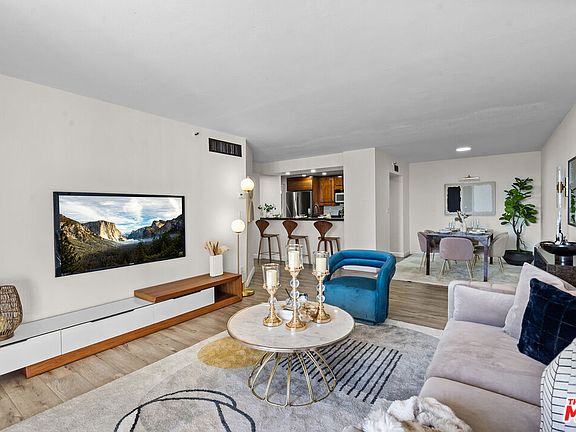 4th image of 600 W 9th St APT 1216