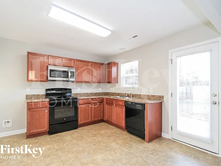 4360 Oak Pointe Dr — Photo 5