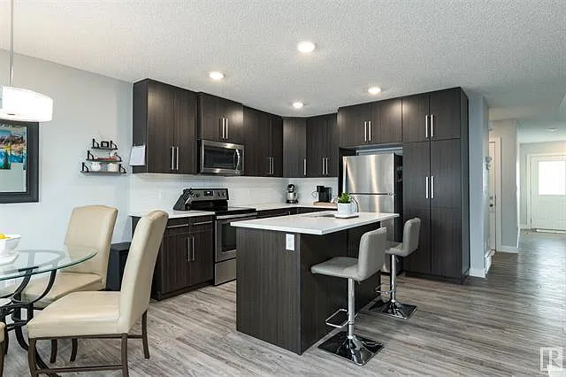 3 Bed 2.5 Bath Garage Duplex For Rent Fort Sask — Photo 4