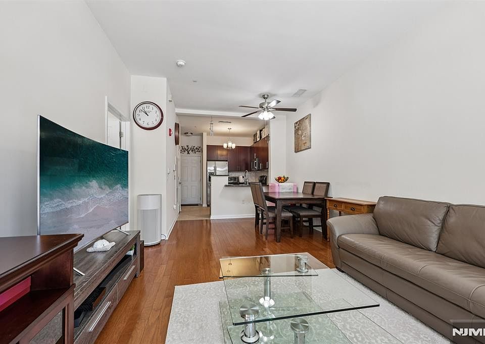 1st image of 1127 Riverview Ave #127