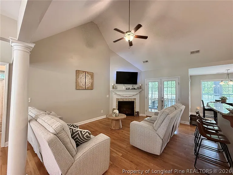 275 Maplewood Dr — Photo 5