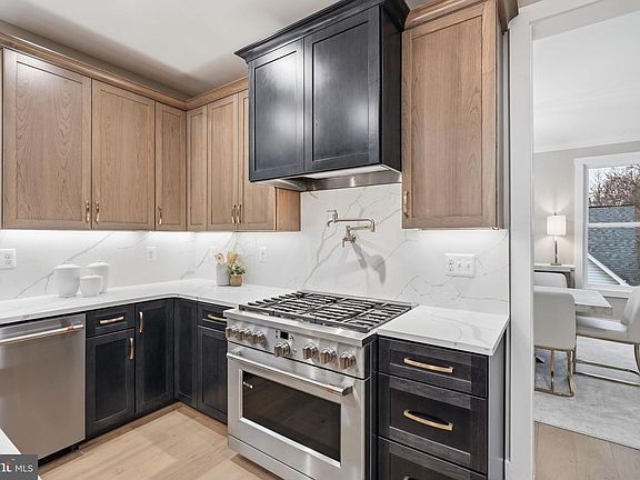 4th image of 3410 Burrows Ave