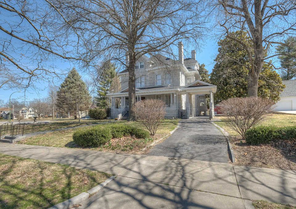 1106 Grand Ave, Carthage, MO 64836 Zillow