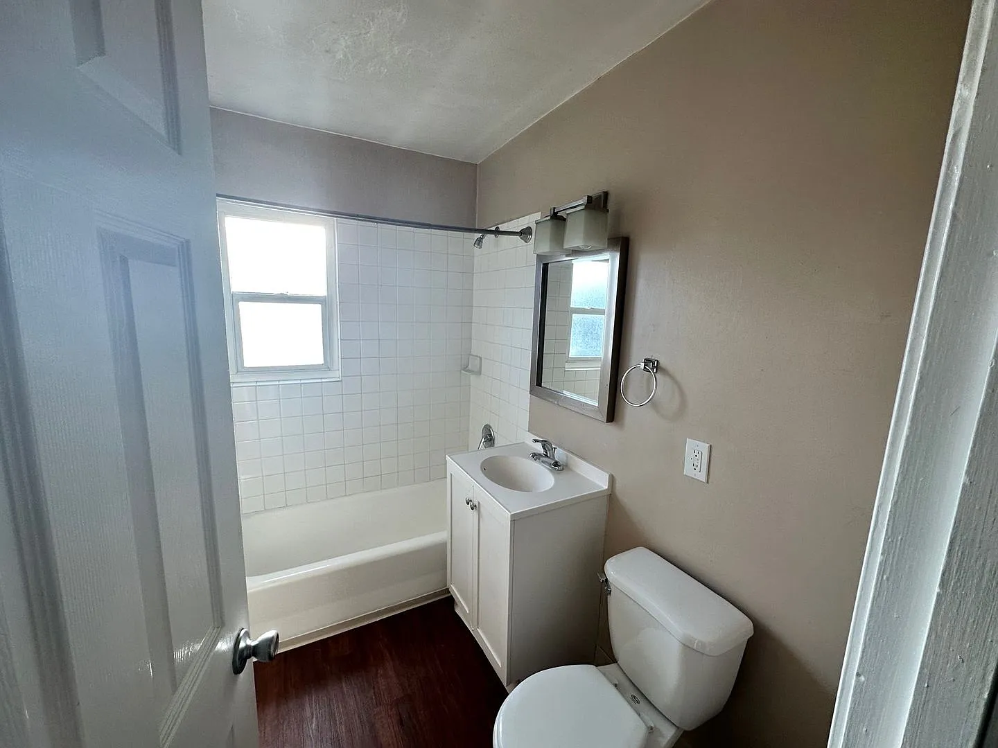 346 - 300 Dunster Dr — Photo 3