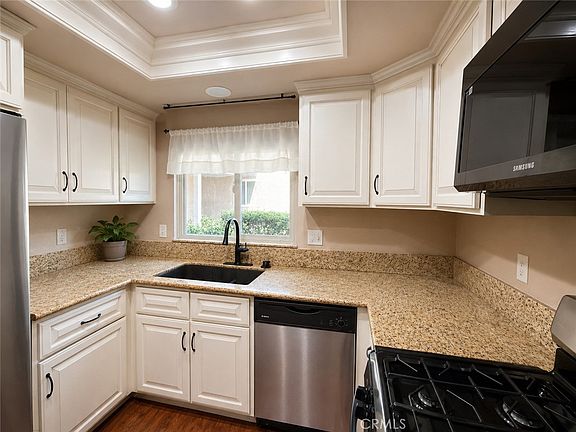 3rd image of 190 W Grove St APT 2