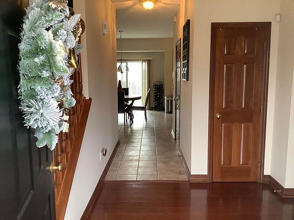 3rd image of 732 Caffrey Ct W