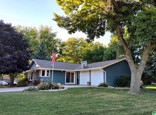 608 Sunrise Ave, Sanborn, IA 51248