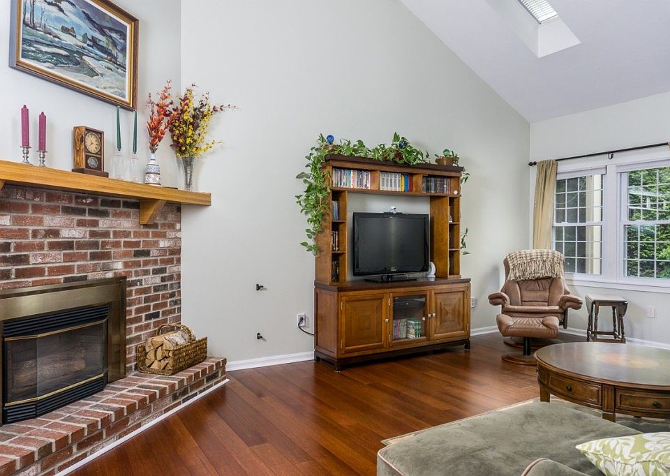 1st image of 10 Harrington Farms Way