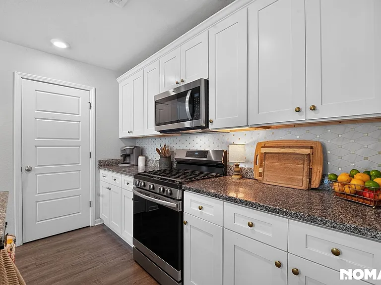1008 Enclave Cir — Photo 9