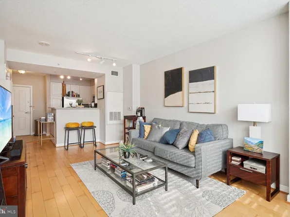 555 Massachusetts Ave NW APT 811, Washington, DC 20001