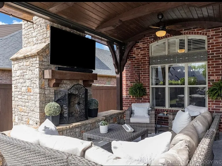 1200 S Laurel Ave — Photo 34